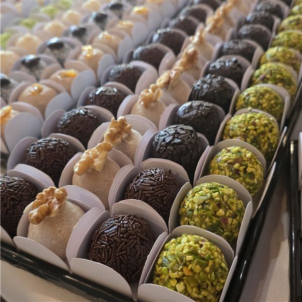 File di brigadeiros con tante diverse finiture
